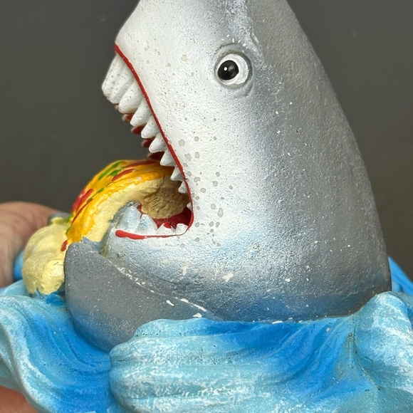 Fish Tank Ornaments Shark Eating Pizza and Sign/Shrubs Beware Shark No Swimming - Picture 8 of 11